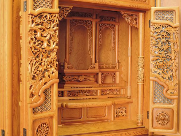 屋久杉展2019　仏壇　扉の彫刻
